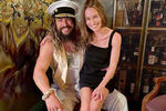 Эмилия Кларк с&nbsp;партнером по&nbsp;&laquo;Игре престолов&raquo; Джейсоном Момоа в&nbsp;2021 году