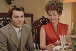 <b>«Москва слезам не верит» (1979)</b>
<br><br>
Великая картина Владимира Меньшова, удостоенная премии «Оскар» в категории «Лучший фильм на иностранном языке» и сделавшая Муравьеву суперзвездой советского кино. Партнерами актрисы по съемочной площадке стали Вера Алентова и Алексей Баталов, с которым она ранее снималась в «Чисто английском убийстве». За роль в культовой мелодраме Муравьева была удостоена Государственной премии СССР.