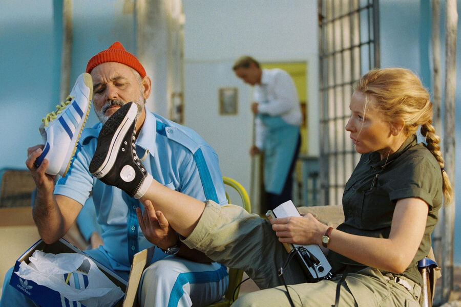 <b>«Водная жизнь Стива Зиссу» (2004)</b>
<br><br>
В&nbsp;плодотворные 2000-е актрисе удалось поработать и с&nbsp;Уэсом Андерсоном, режиссером эстетских, абсурдистских картин. Здесь Кейт Бланшетт досталась роль беременной от своего женатого босса журналистки, которая приехала к&nbsp;исследователю морских глубин Стиву Зиссу, чтобы написать о&nbsp;нем статью. Партнерами актрисы по&nbsp;съемочной площадке стали Билл Мюррей, Оуэн Уилсон и Уиллем Дефо