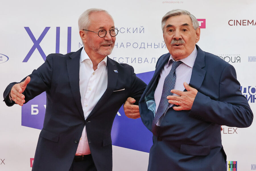 Актеры Евгений Герасимов и Александр Панкратов-Черный (слева направо) на&nbsp;открытии XII Московского международного кинофестиваля &laquo;Будем жить&raquo;, 2023&nbsp;год