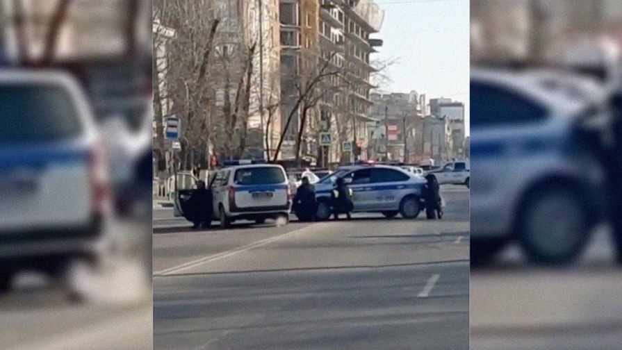 На месте стрельбы в колледже в центре Благовещенска, 14 ноября 2019 года