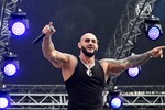 Рэп-исполнитель Джиган (Денис Устименко-Вейнштеин) выступает на фестивале VK Fest 2025 в Москве, 20 июля 2025 года