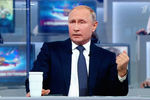 Во время «прямой линии» с президентом России Владимиром Путиным в Москве, 7 июня 2018 года