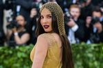 Актриса Оливия Манн на балу Института костюма MET Gala, 2018 год