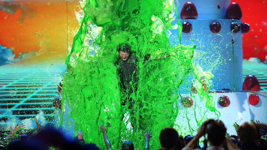 Блейк Шелтон в потоке слайма на Kids' Choice Awards 2016