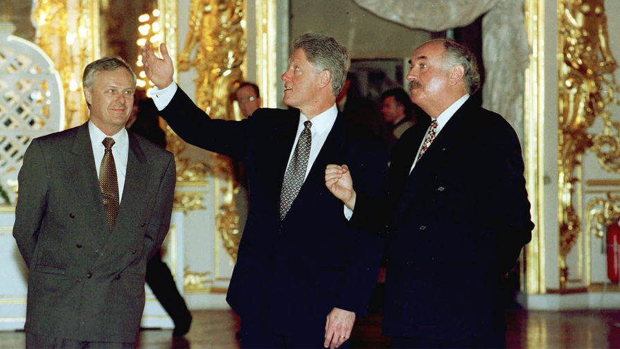 Мэр Санкт-Петербурга Анатолий Собчак и президент США Билл Клинтон в&nbsp;Большом Екатерининском дворце в&nbsp;Царском Селе, 1996 год