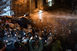 Во время акции протеста против закона об иностранных агентах возле здания парламента Грузии в Тбилиси, 7 марта 2023 года
