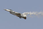 Многоцелевой истребитель F16 