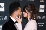 The Weeknd и певица Селена Гомес на вечеринке Harper's BAZAAR, 2017 год