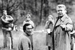 Актеры Олег Янковский и Олег Табаков (справа). Кадр из фильма «Полеты во сне и наяву» режиссера Романа Балаяна, по сценарию Виктора Мережко, 1983 год 