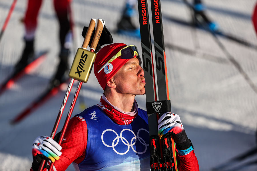 Александр Большунов стал олимпийским чемпионом в&nbsp;лыжном скиатлоне

