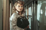 <b>«Мы, нижеподписавшиеся» (1981)</b>
<br><br>
Камерная драма автора «Семнадцати мгновений весны» Татьяны Лиозновой не так хорошо знакома широкой аудитории, и это кажется огромной несправедливостью: как минимум из-за выдающегося актерского состава, в который вошли Муравьева, Леонид Куравлев, Юрий Яковлев, Олег Янковский, Клара Лучко, а также Иосиф Кобзон. Действие ленты разворачивается в поезде, по ходу движения которого главный инженер пытается всеми правдами и неправдами убедить производственную комиссию принять вроде бы уже отвергнутый объект, построенный его компанией.