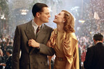 <b>«Авиатор» (2004)</b>
<br><br>
Одной из лучших в фильмографии Кейт Бланшетт считают картину Мартина Скорсезе, в которой она сыграла звезду Голливуда Кэтрин Хэпберн. При подготовке к роли актриса отсмотрела пленки с 15 первыми экранными работами Хэпберн, чтобы усвоить ее манеру говорить и двигаться. За эту работу Бланшетт была удостоена «Оскара» как лучшая актриса второго плана.