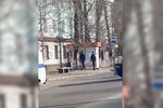 На месте стрельбы в колледже в центре Благовещенска, 14 ноября 2019 года
