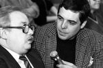Журналист Александр Любимов берет интервью у генерального директора Российской телерадиокомпании Анатолия Лысенко, 1991 год