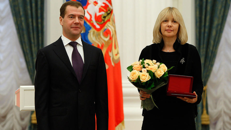 В&nbsp;2011 году Глаголева была удостоена звания Народной артистки Российской Федерации. «За ее внешней хрупкостью скрывалась сильная натура и волевой характер. Зрители любили ее за&nbsp;редкое обаяние и какую-то особенную, солнечную энергетику», &mdash; вспоминал актрису Дмитрий Медведев.