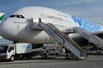 Лайнер Airbus A380-800 авиакомпании Emirates с символикой EXPO2020