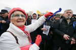 Участники градозащитного митинга на Марсовом поле против передачи Исаакиевского собора Русской православной церкви, застройки территории Пулковской обсерватории, а также против объединения российских Государственной и Национальной библиотек, 18 марта 2017 года