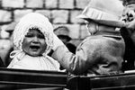 Елизавета II (слева), 1927 год