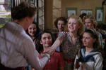 <b>«Национальный бархат» (1944)</b>
<br><br>
Успех «Газового света» принес Анджеле Лэнсбери многолетний контракт с кинокомпанией MGM, согласно которому она получала $500 в неделю. И вскоре британка снялась во второстепенной роли в новом фильме.
<br><br>
«Национальный бархат» рассказывает историю 12-летней девочки из английской глубинки, помешанной на лошадях. Она мечтает участвовать в соревнованиях по конкуру с конем по имени Пай и готова ради этого преодолеть любые трудности. Анджела Лэнсбери сыграла сестру юной наездницы. С этого фильма началась прекрасная дружба актрисы с Элизабет Тейлор, которая исполнила главную роль.
