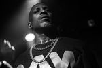<b>DMX (18 декабря 1970 – 9 апреля 2021).</b> Эрл Симмонс (псевдоним DMX) — американский рэпер и актер. Пять его альбомов подряд дебютировали на первой строчке хит-парада Billboard 200, что является беспрецедентным феноменом 