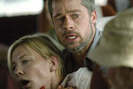 <b>«Вавилон» (2006)</b>
<br><br>
В этой масштабной драме Алехандро Гонсалеса Иньярриту Кейт Бланшетт досталась роль американской туристки, путешествующей с мужем по Марокко и получающей случайное ранение в ногу. Это запустит череду трагических событий. Партнером актрисы по фильму стал Брэд Питт.