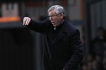 Алекс Фергюсон дает указания подопечным