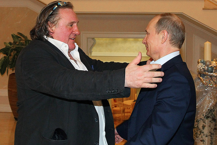 Жерар Депардье во время встречи с Владимиром Путиным в Сочи (2013)