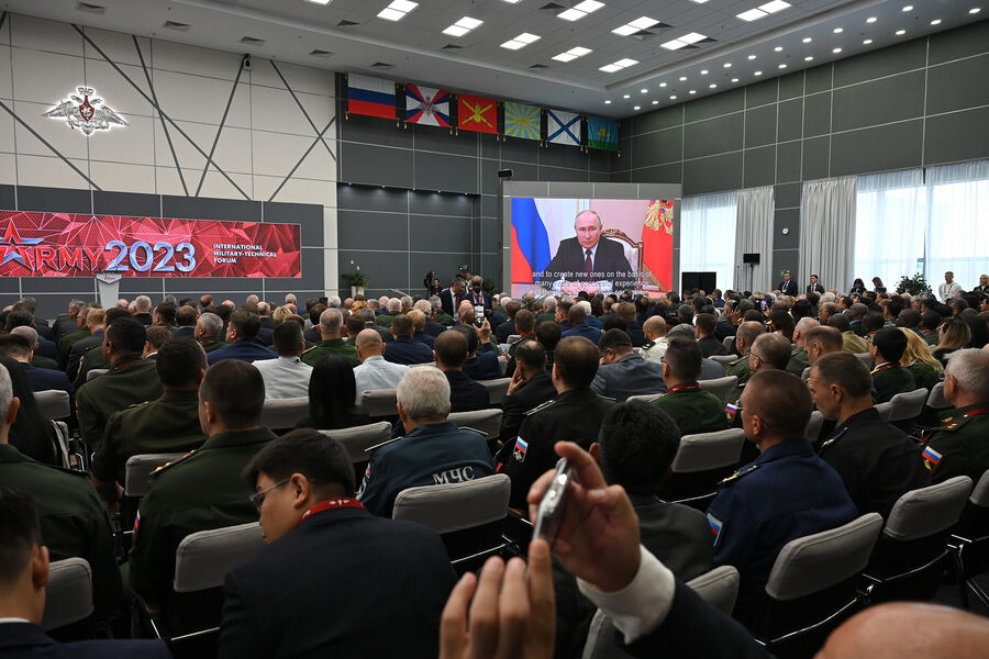 Трансляция видеообращения президента РФ Владимира Путина по&nbsp;случаю открытия Международного военно-технического форума &laquo;Армия-2023&raquo; в&nbsp;Конгрессно-выставочном центре &laquo;Патриот&raquo;, 14&nbsp;августа 2023&nbsp;год