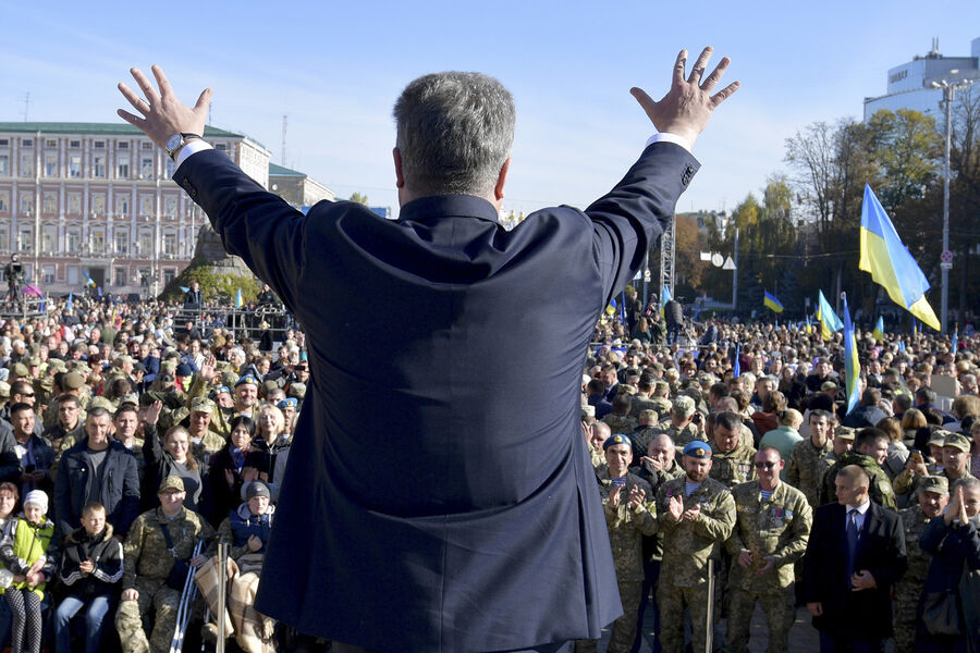 Президент Украины Петр Порошенко во время массовой молитвы за&nbsp;независимость украинской церкви в&nbsp;центре Киева, Украина, 14&nbsp;октября 2018&nbsp;года
