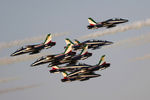 Пилотажная группа итальянских ВВС Frecce Tricolori во время выступления на Dubai Airshow 2015