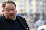 Актер Станислав Дужников перед началом церемонии прощания с народным артистом России Борисом Клюевым, 4 сентября 2020 года