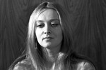 <b>Маргарита Терехова (родилась в 1942)
</b><br><br>
Она стала одной из ведущих актрис советского кино в 70-е годы. В 1974-м снялась у Тарковского в «Зеркале», позже прославилась благодаря костюмным лентам — «Собака на сене», «Благочестивая Марта» и, наконец, «Д'Артаньян и три мушкетера». У всех, кто хоть раз видел Терехову в роли Миледи, навсегда останется в голове трагический возглас: «Я стреляла не в вас, я стреляла в лошадь!» Действительно, у нее был глубокий, страстный голос, который невозможно забыть.