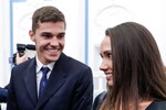 <b>Роман Зобнин и Рамина Зобнина</b>
<br><br>
Полузащитник московского “Спартака” Роман Зобнин влюбился в свою будущую супругу Рамину с первого взгляда: футболист увидел девушку в 2012 году на трибуне в Тольятти, разыскал ее в соцсетях и пригласил на свидание. С тех пор они не расставались. В 2016 году Роман и Рамина поженились, церемония бракосочетания прошла на Бали. У пары двое детей — сын Роберт (2016) и дочь Регина (2019). Рамина Зобнина активно ведет личный блог, большинство постов в котором посвящает детям. 