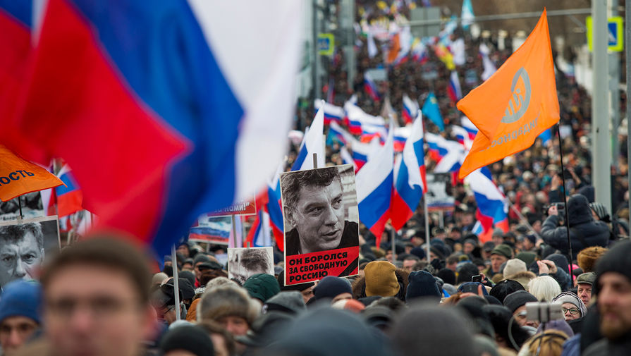 Участники «Марша памяти Бориса Немцова»