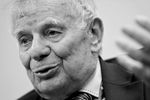 <b>Жорес Алферов (15 марта 1930 — 1 марта 2019)</b> Советский и российский ученый-физик, политический деятель. Алферов был единственным из проживающих в последнее время в России лауреатов Нобелевской премии по физике. Также он являлся автором более 500 научных работ, трех монографий и 50 изобретений. Кроме того, Алферов был депутатом всех созывов Госдумы с 1995 года