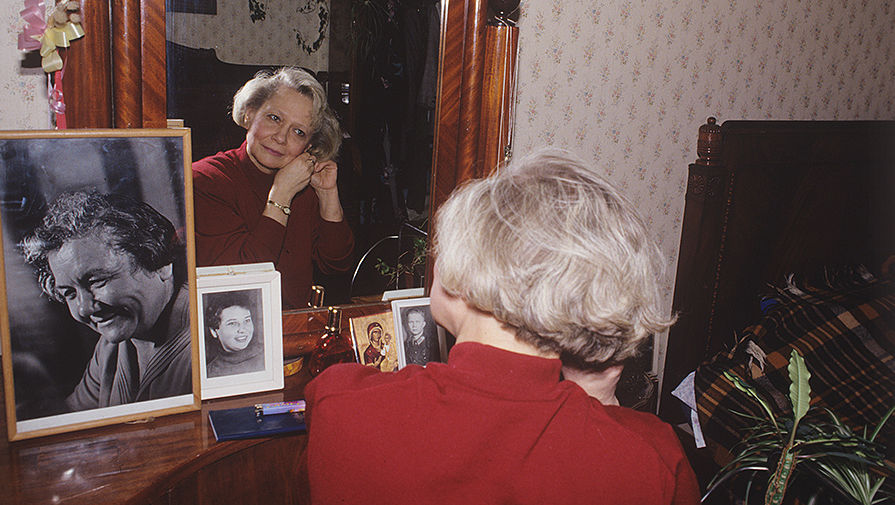Юлия Хрущева у себя дома, 1994 год