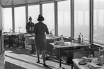 Ресторан «Седьмое небо» на высоте 337 метров готов к приему гостей, 1967 год
