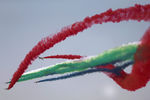 Авиационная пилотажная группа ВВС ОАЭ Al Fursan во время выступления на Dubai Airshow 2015