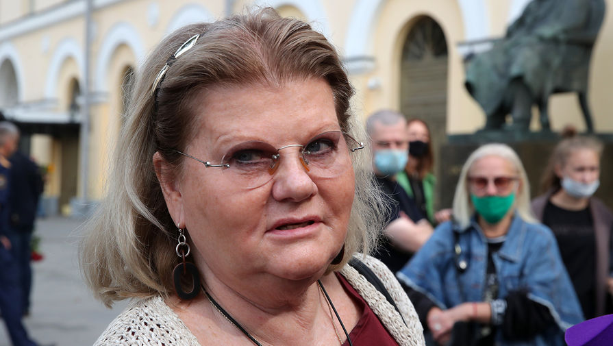 Актриса Ирина Муравьева у&nbsp;здания Малого театра перед&nbsp;церемонией прощания с&nbsp;народным артистом России Борисом Клюевым, 4 сентября 2020 года