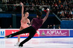 Александра Степанова и Иван Букин выступают с произвольным танцем на чемпионате России — 2022