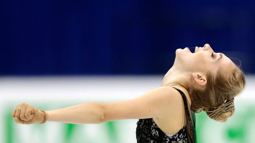Елена Радионова после выступления в произвольной программе женского одиночного катания на чемпионате Европы по фигурному катанию в Братиславе