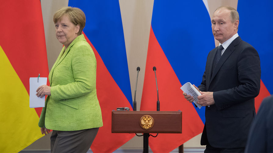 Канцлер ФРГ Ангела Меркель и президент России Владимир Путин во время пресс-конференции по итогам встречи в Сочи, 2 мая 2017 года