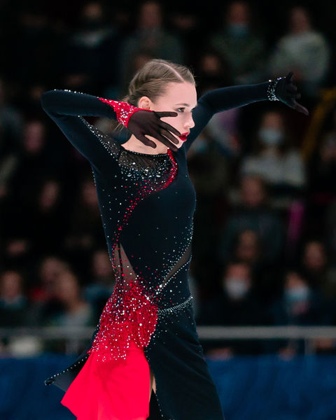 Майя Хромых выступает в&nbsp;произвольной программе на&nbsp;чемпионате России &mdash; 2022