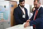 Кандидат в президенты РФ от партии «Коммунисты России» Максим Сурайкин голосует на выборах президента РФ, 18 марта 2018 года