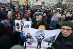 Участники градозащитного митинга на Марсовом поле против передачи Исаакиевского собора Русской православной церкви, застройки территории Пулковской обсерватории, а также против объединения российских Государственной и Национальной библиотек, 18 марта 2017 года