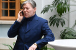 Артист московского театра «Ленком» Александр Збруев перед церемонией награждения деятелей культуры и искусства государственными наградами Российской Федерации и ведомственными наградами министерства культуры РФ в Атриуме Большого театра России, 2018 год 