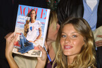 На первой обложке американского Vogue, на которой появилась Жизель Бюндхен в 1999-м, провозглашалось «возвращение сексуальных моделей». В тот год ее лицо украсило журнал трижды, она получила премию «Модель года» от Vogue и снялась еще в пяти рекламных кампаниях.
