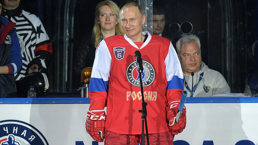 Владимир Путин выступает перед&nbsp;началом гала-матча VI Всероссийского фестиваля Ночной хоккейной лиги в&nbsp;ледовом дворце &laquo;Большой&raquo; Олимпийского парка Сочи