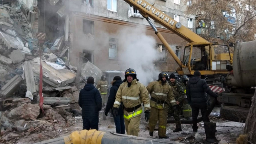 Ситуация на&nbsp;месте обрушения подъезда в&nbsp;жилом доме в&nbsp;Магнитогорске, 31 декабря 2018 года
